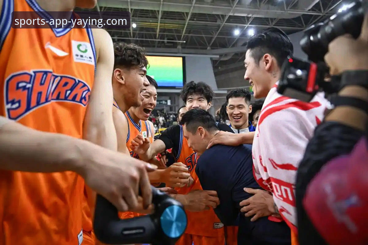 亚盈体育最新活动常见问题 上海男篮豪取12连胜巩固榜首的战术深度解析:从亚盈体育赛事直播看团队篮球的胜利